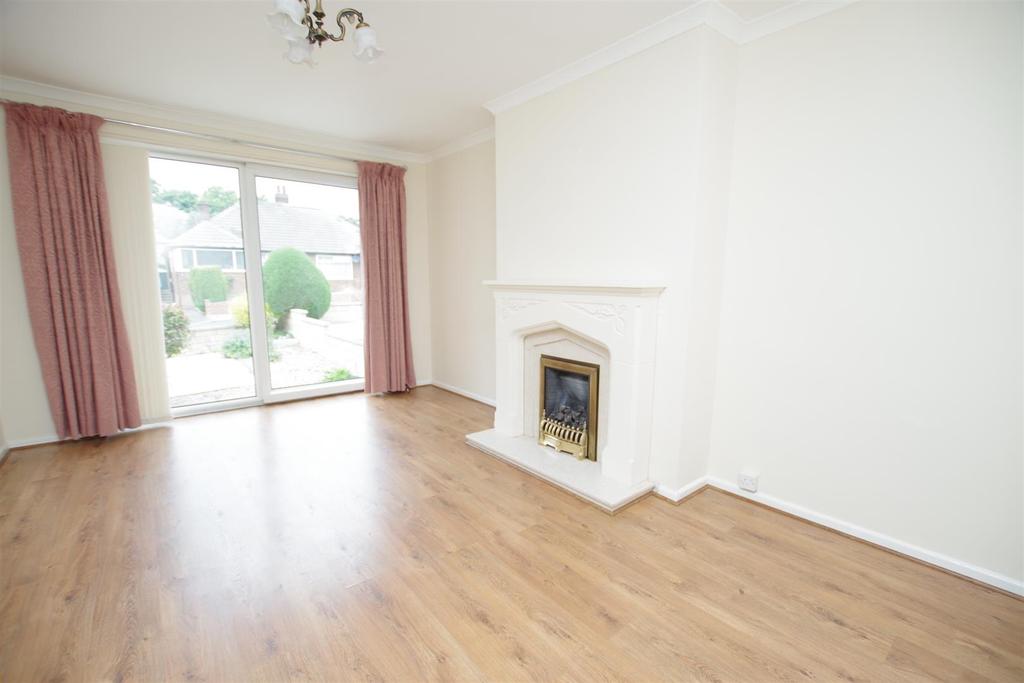 Ashbourne Oval, Bradford, BD2 2 bed semidetached bungalow £600 pcm