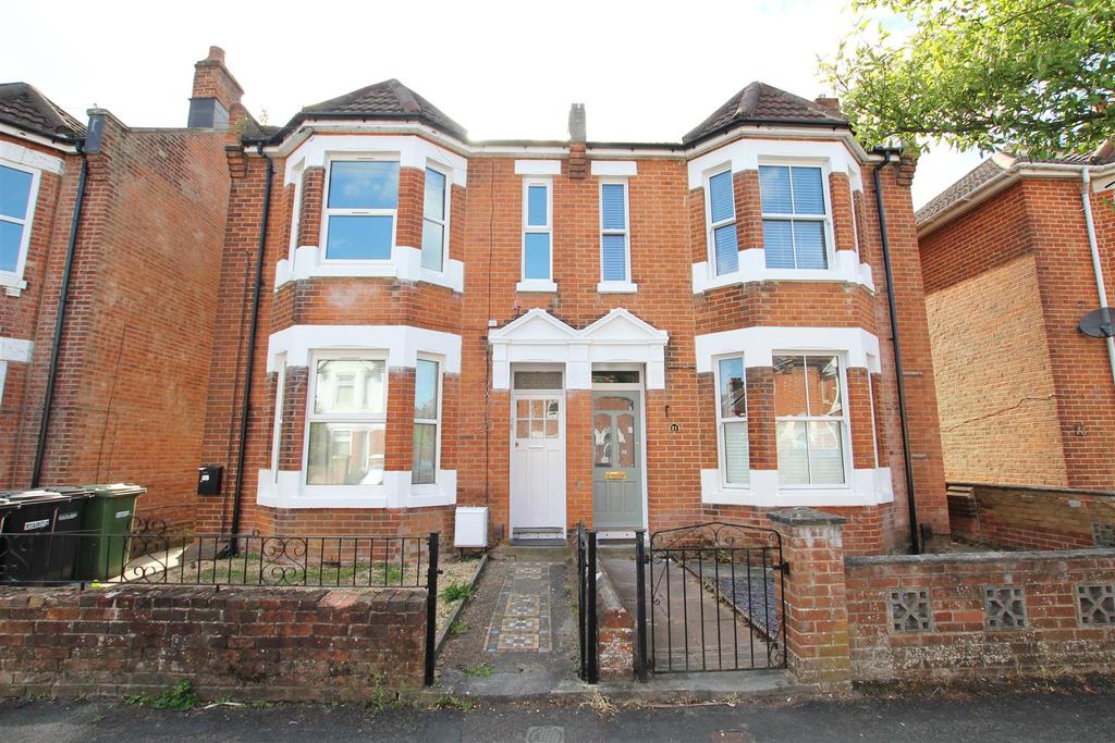 Archers Road, Eastleigh 2 bed flat £695 pcm (£160 pw)
