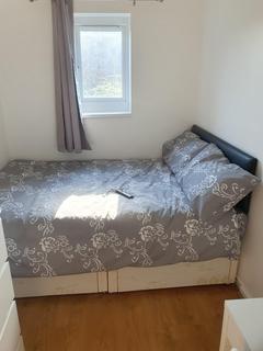 4 bedroom house share to rent, Brough Close