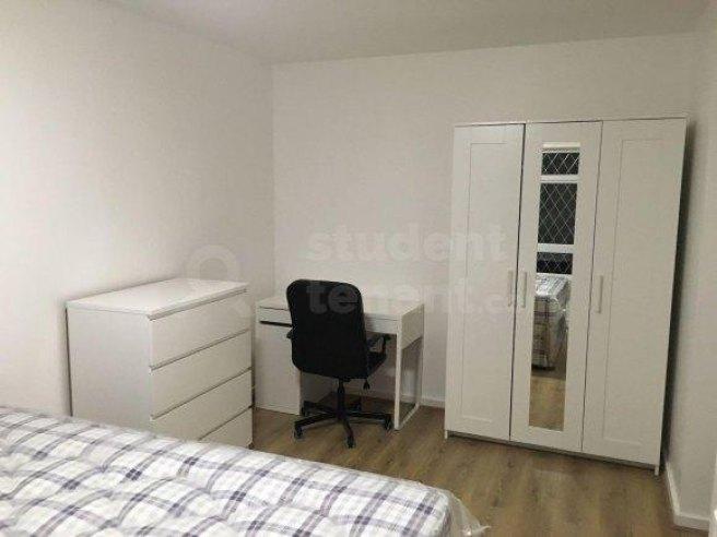 Brough-close-b7-5hx-914991