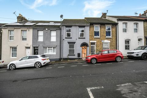 2 bedroom flat to rent, Pagitt Street, Chatham, ME4