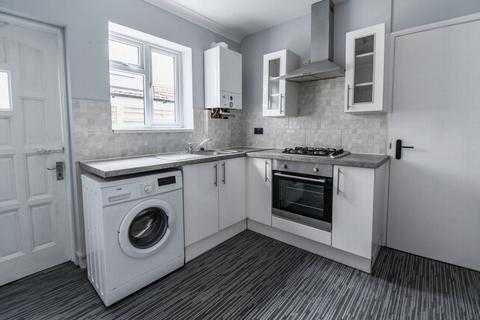 2 bedroom flat to rent, Pagitt Street, Chatham, ME4