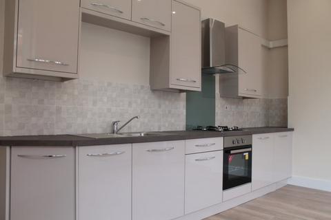 1 bedroom flat to rent, Station Road, Redhill