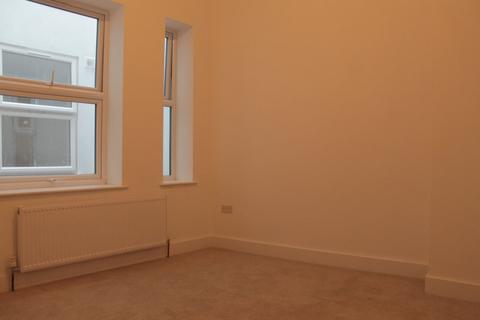 1 bedroom flat to rent, Station Road, Redhill