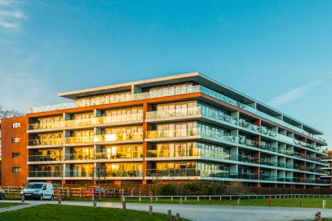 2 bedroom flat to rent, Racecourse Road, Newbury, RG14