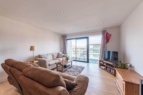 2 bedroom flat to rent, Racecourse Road, Newbury, RG14