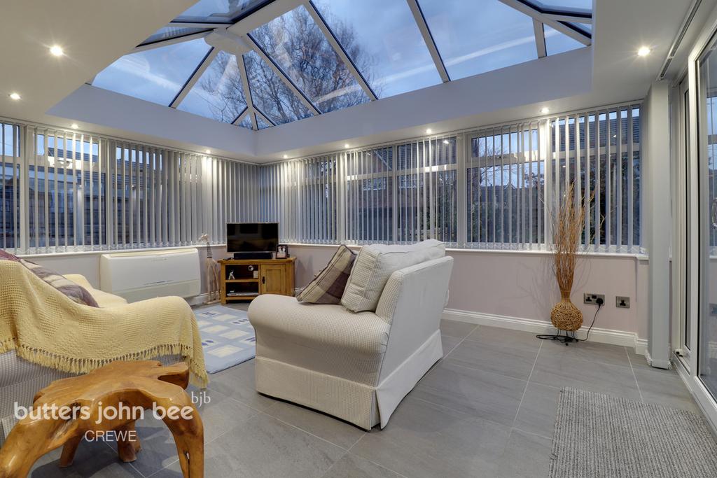 James Atkinson Way, Crewe 4 bed detached house £260,000