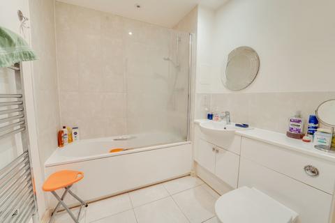 Studio for sale, Featherstone Road, Southall