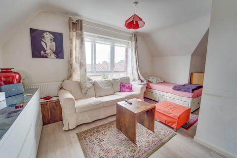 Studio for sale, Featherstone Road, Southall