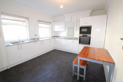 3 bedroom apartment to rent - Kings Road, Westcliff-On-Sea