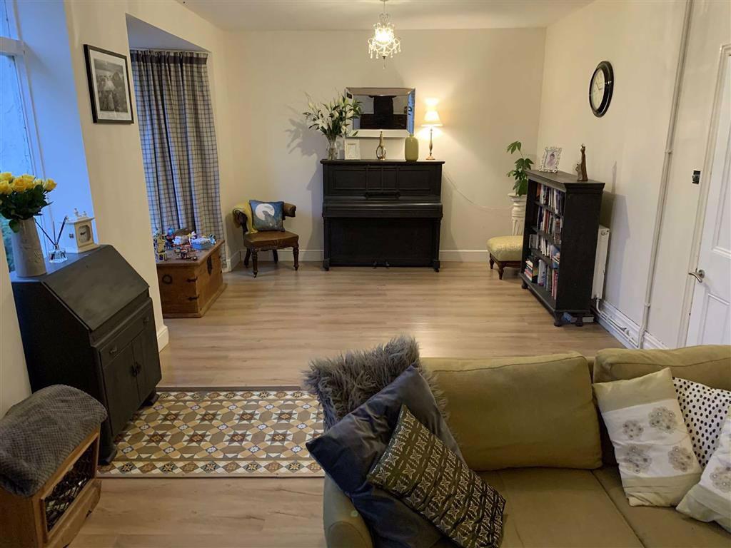 Western Road, Clydach, Swansea 3 bed detached house £250,000