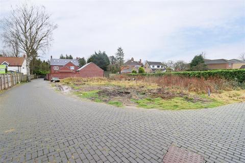 4 bedroom property with land for sale - Carisbrook Drive, Elloughton