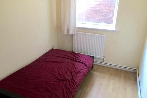 2 bedroom flat to rent, Gurney Close Barking Essex