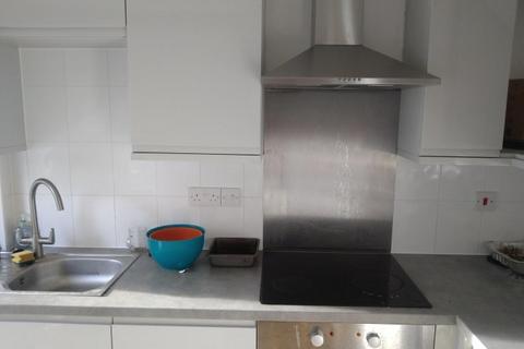 4 bedroom house share to rent, Verwood Close