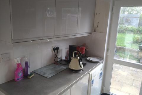 4 bedroom house share to rent, Verwood Close
