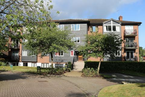 1 bedroom flat for sale, Great Heathmead, Haywards Heath, RH16