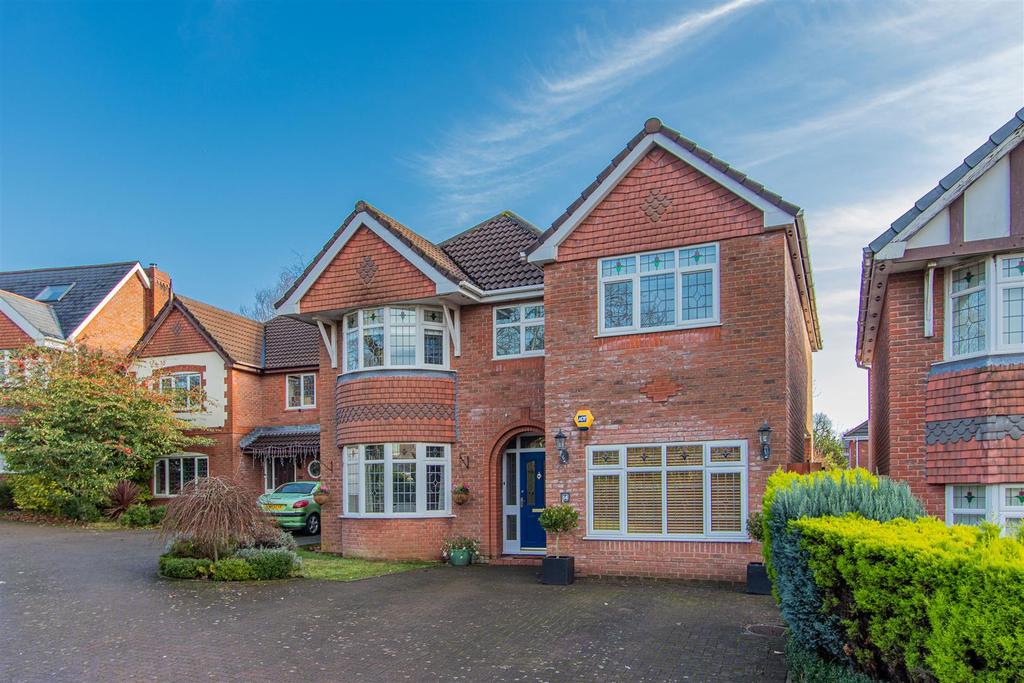 Clos Derwen, Cardiff 4 bed detached house £475,000