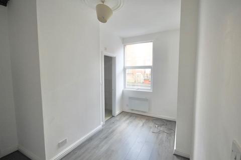 Studio to rent, Harlech Street,  Leeds, LS11