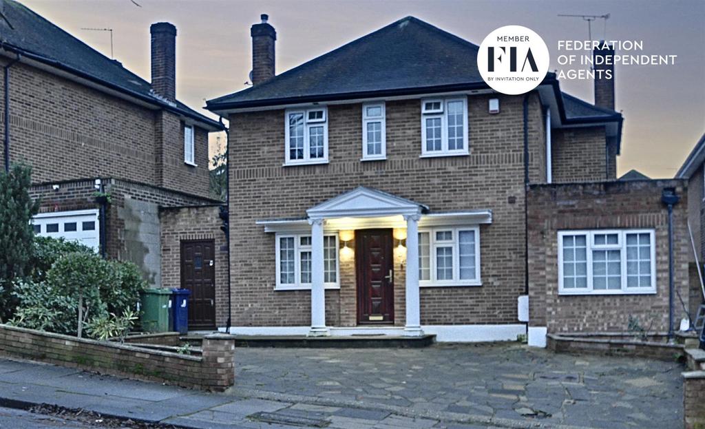 Ashbourne Road, Ealing 5 bed detached house £4,000 pcm (£923 pw)