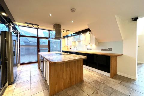 undefined, Gwynedd Close, Kent TN16