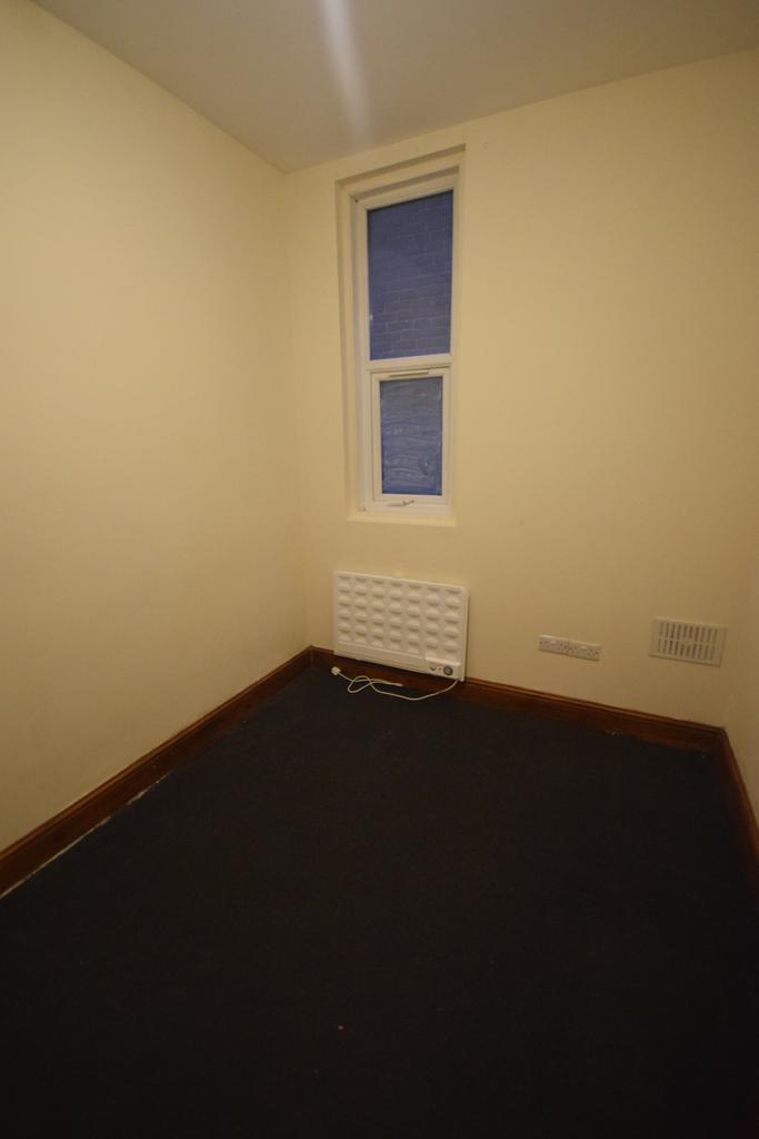 Apartment in Southampton - View 3