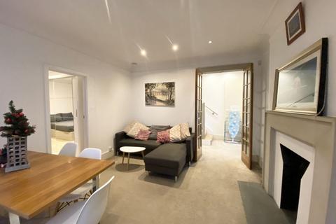 4 bedroom flat to rent, Wheatley Street, London W1G