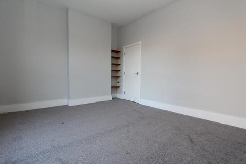 2 bedroom flat to rent, Sheffield Road, Chesterfield