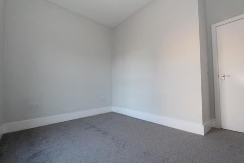 2 bedroom flat to rent, Sheffield Road, Chesterfield