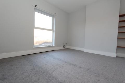 2 bedroom flat to rent, Sheffield Road, Chesterfield