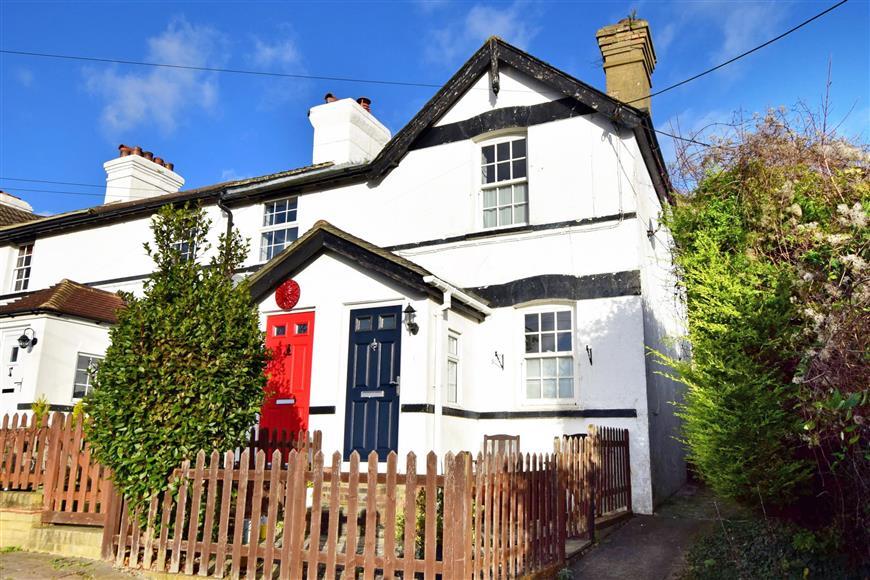 Rochester Road, Burham, Rochester, Kent 2 bed end of terrace house for