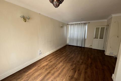 3 bedroom semi-detached house to rent, Hodder Way, Manchester