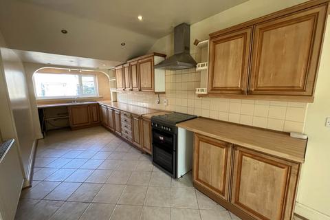 3 bedroom semi-detached house to rent, Hodder Way, Manchester