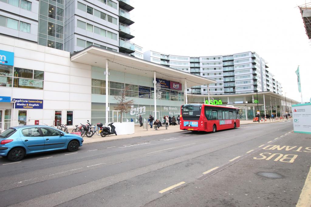 The Blenheim Centre, Prince Regent Road, HOUNSLOW, Middlesex, TW3 2 bed