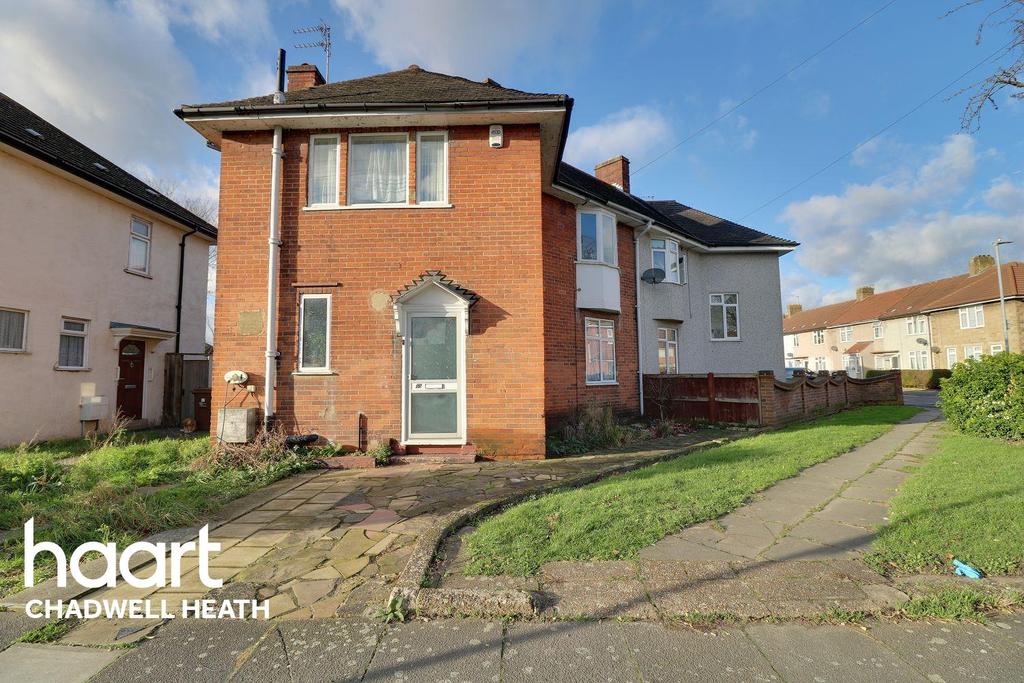 Lindsey Road, Dagenham Essex RM8 3 bed semidetached house £310,000