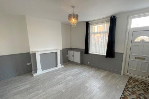 2 bedroom terraced house to rent, Central Road, Coalville, LE67