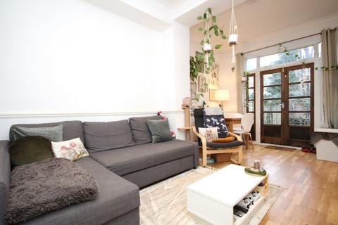 1 bedroom flat to rent, Arthur Road, Islington, N7