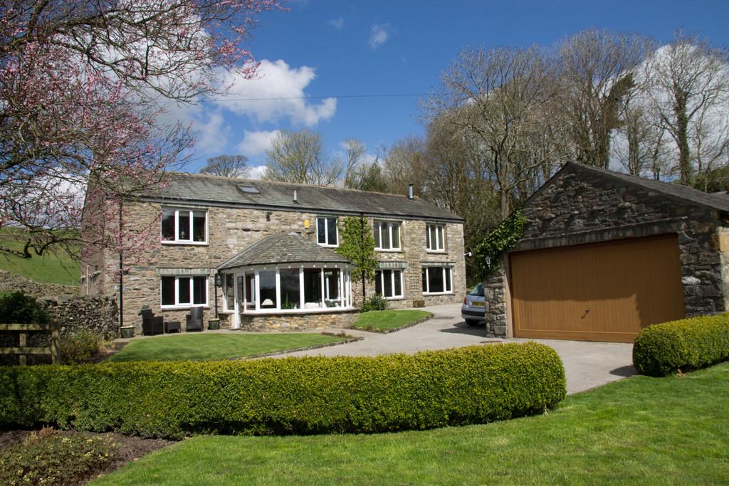 Millholme Barn, New Hutton, Kendal, Cumbria, LA8 0AT 5 bed barn