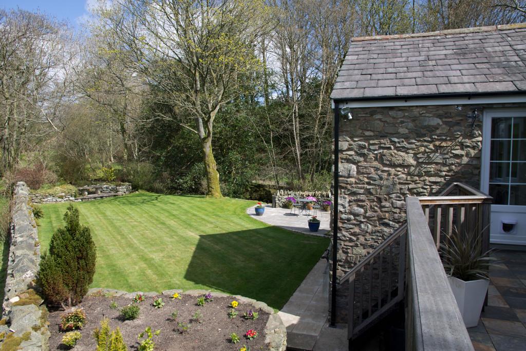 Millholme Barn, New Hutton, Kendal, Cumbria, LA8 0AT 5 bed barn
