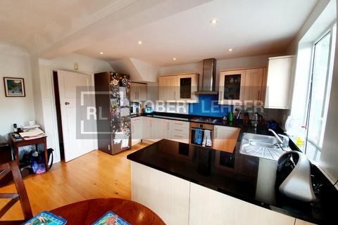 undefined, Cascade Avenue, Muswell Hill, N10