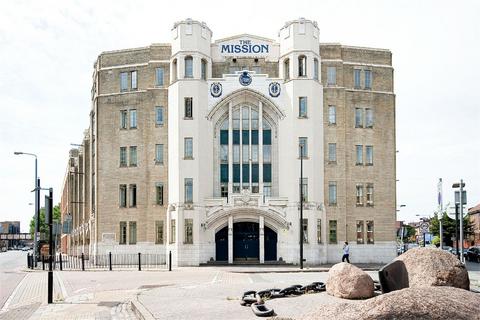 2 bedroom apartment to rent, Mission Building, E14