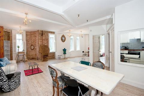 2 bedroom apartment to rent, Mission Building, E14