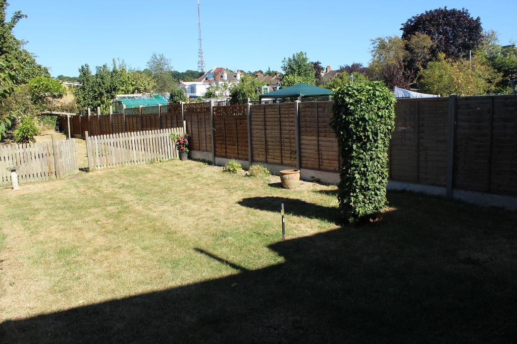 Ingram Road, Thornton Heath, Surrey, CR7 1 bed in a house share £350