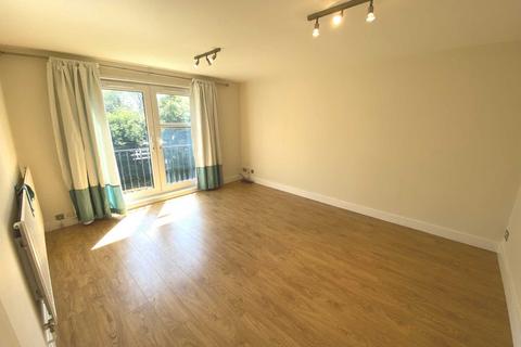 2 bedroom flat to rent, Scrubbitts Square, Radlett