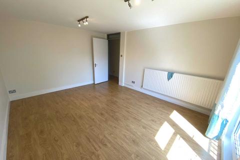 2 bedroom flat to rent, Scrubbitts Square, Radlett