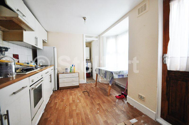 Herbert Road, E12 2 bed apartment £1,235 pcm (£285 pw)