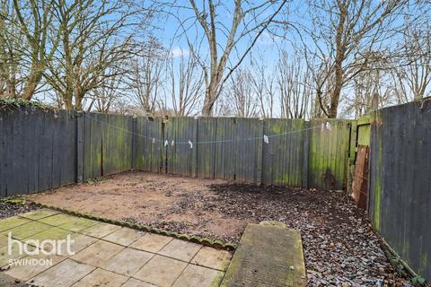3 bedroom end of terrace house to rent, Lilac Court, Swindon