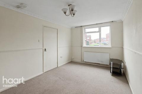 3 bedroom end of terrace house to rent, Lilac Court, Swindon