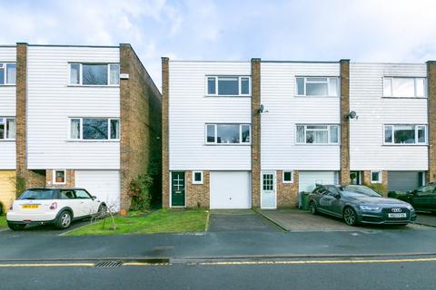 3 bedroom end of terrace house to rent, Hilgay, Guildford