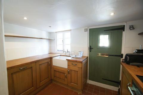 3 bedroom cottage to rent, High Street, Kenton