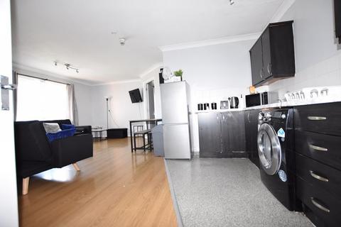2 bedroom apartment to rent, Brook Court, Nottingham